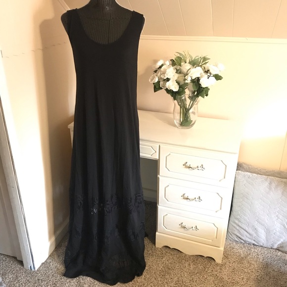 Plus Size Black Lace Maxi Dress - Picture 1 of 3